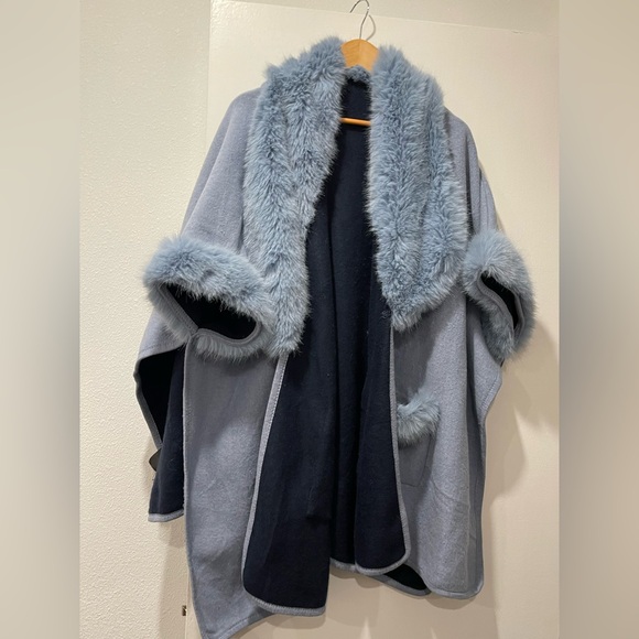 Jackets & Blazers - Women's Blue Faux Fur Trim Cape‎
